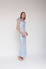 Vanessa Cocchiaro, bleu glacier, invitée de mariage, coupe en biais, froufrous, robe de soirée, événement